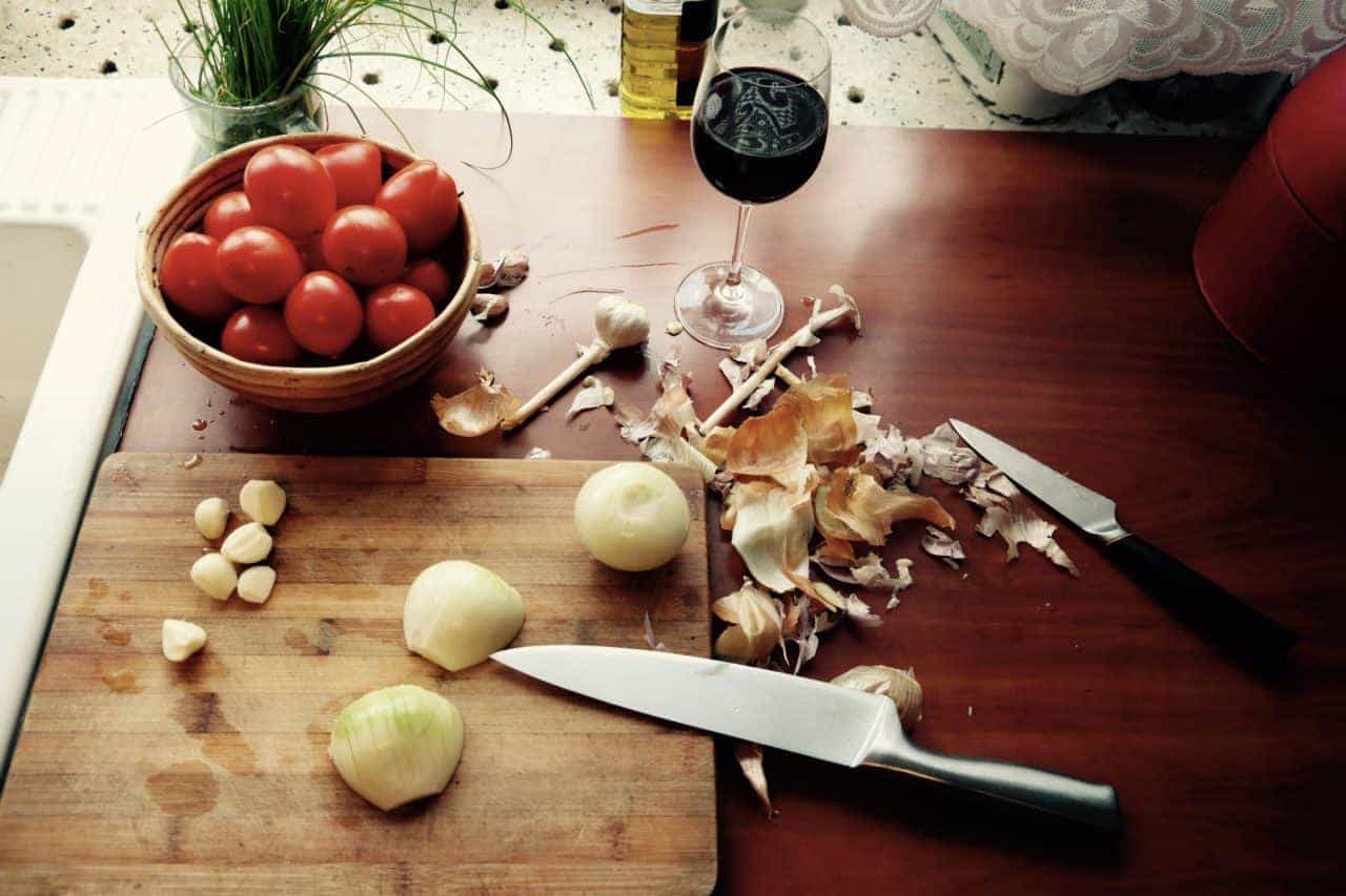 obieranie czosnku i cebuli