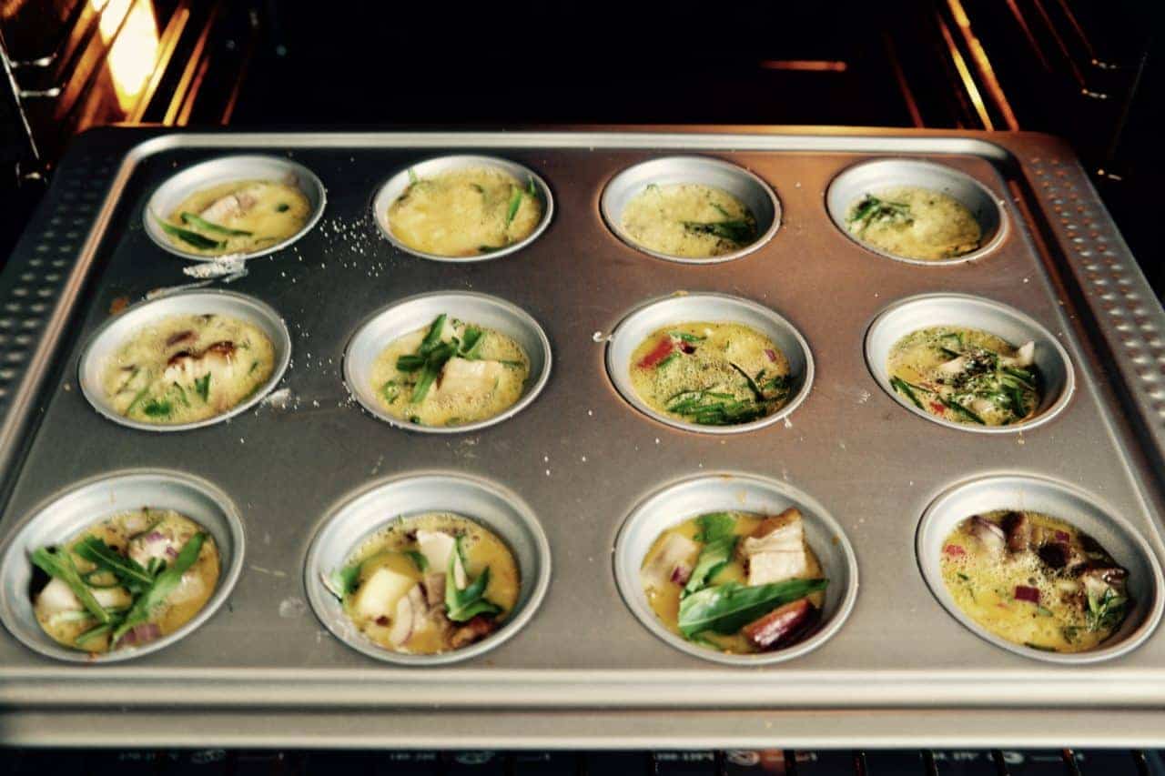 muffiny z jajami wkładamy do piekarnika
