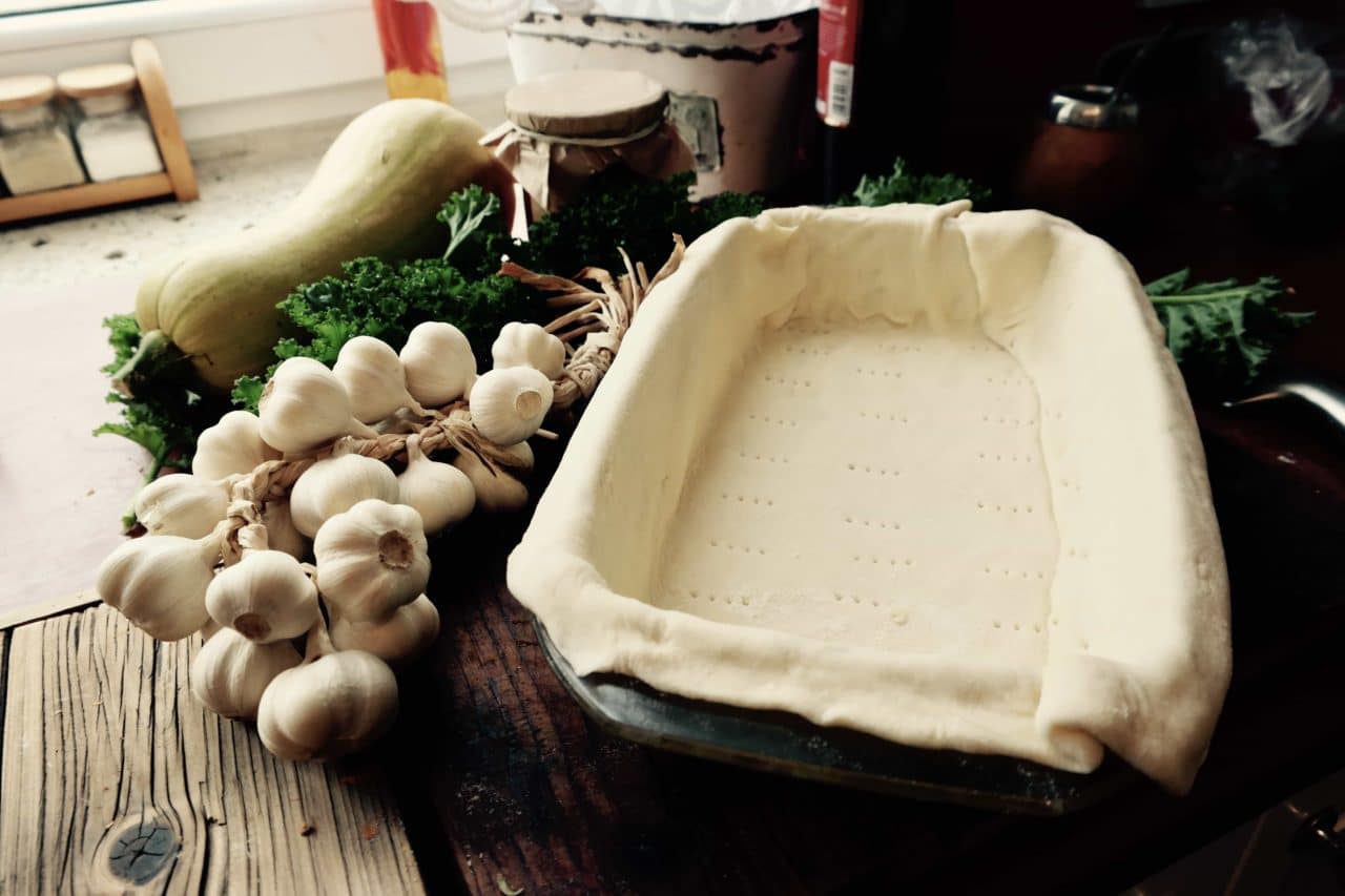 ciasto wypełnia formę
